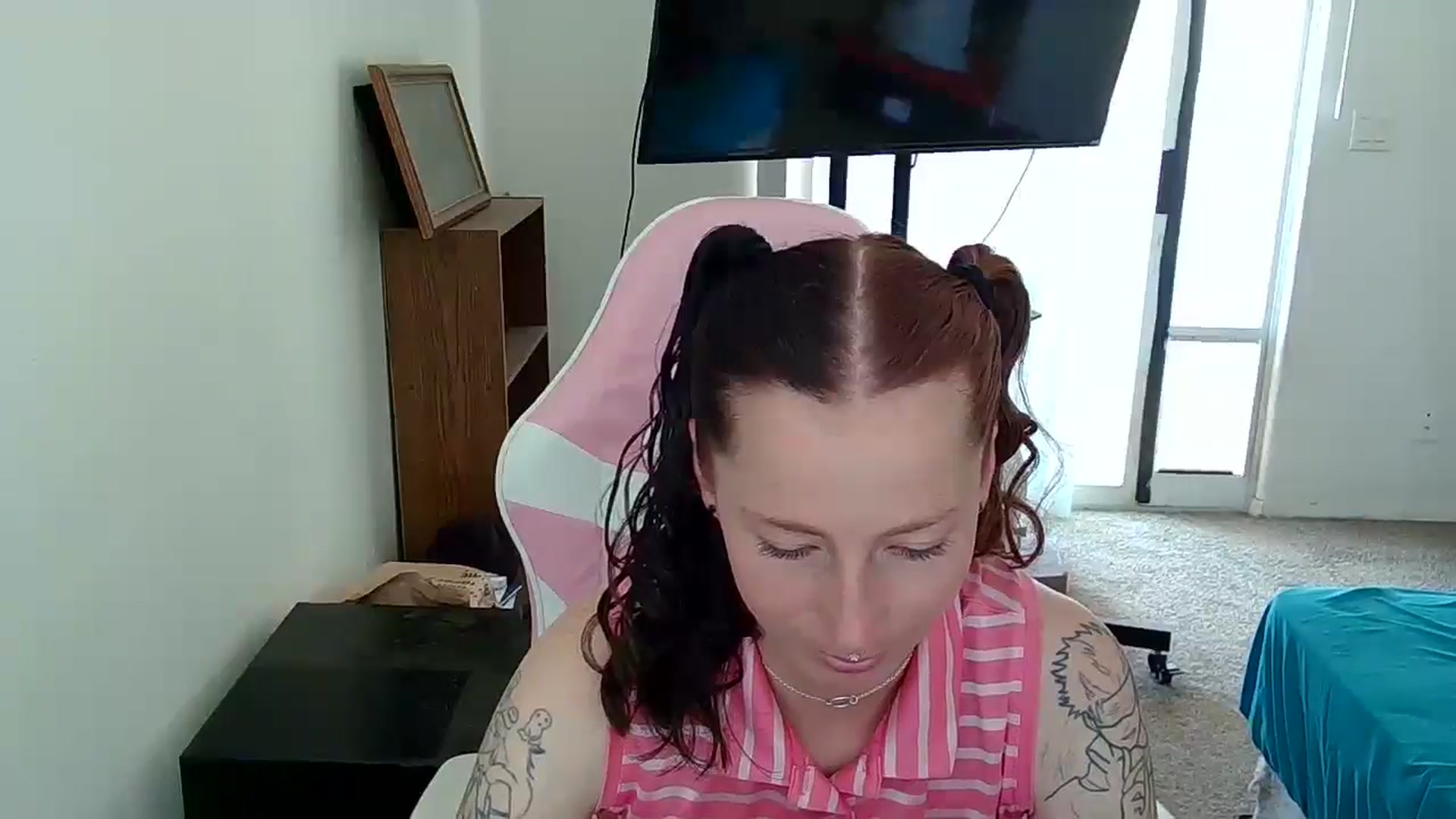 Gallery image thumbnail from Little_Lunar's myfreecams stream on, 05/06/2025, 21:15 image 8 of 20