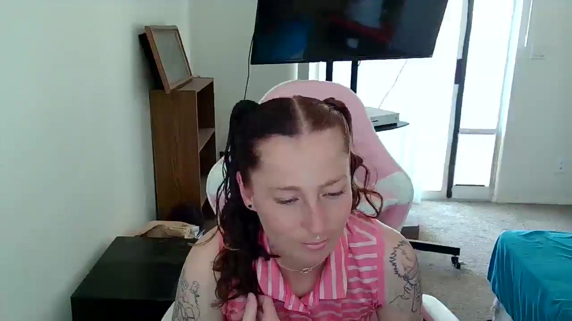 Gallery image thumbnail from Little_Lunar's myfreecams stream on, 05/06/2025, 21:15 image 13 of 20