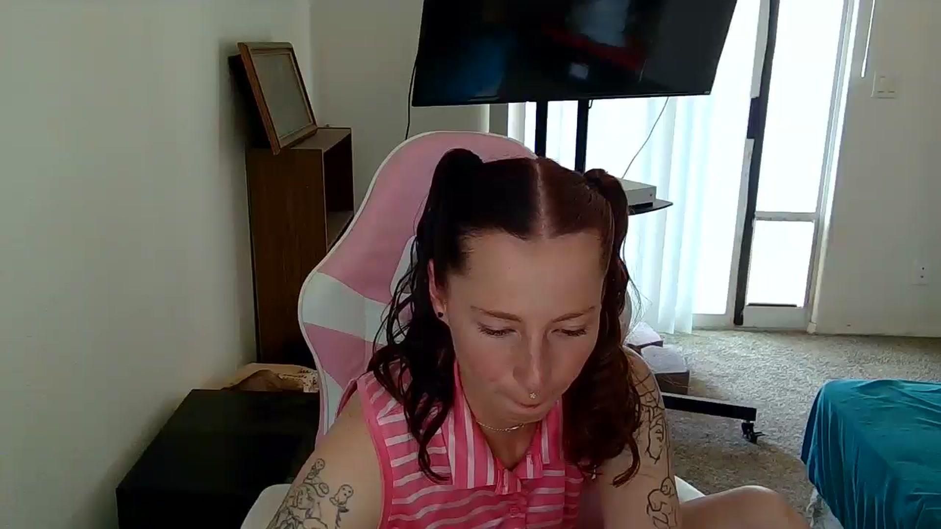 Gallery image thumbnail from Little_Lunar's myfreecams stream on, 05/06/2025, 21:15 image 3 of 20