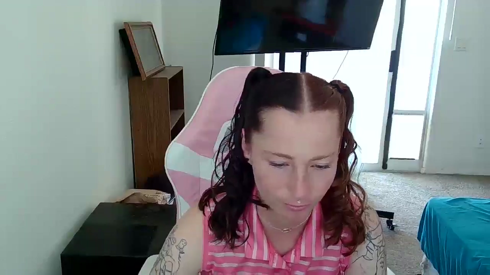 Gallery image thumbnail from Little_Lunar's myfreecams stream on, 05/06/2025, 21:15 image 5 of 20