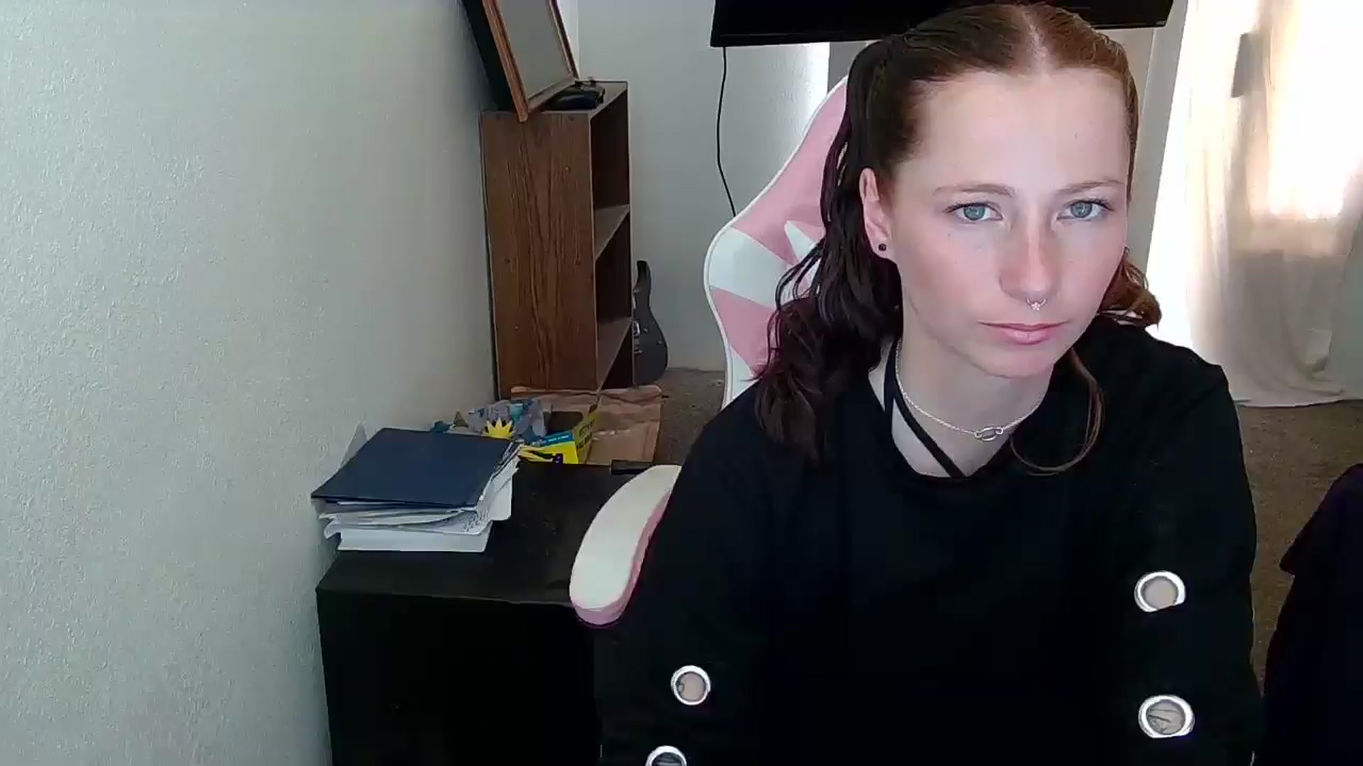 Gallery image thumbnail from Little_Lunar's myfreecams stream on, 05/19/2025, 20:46 image 18 of 20