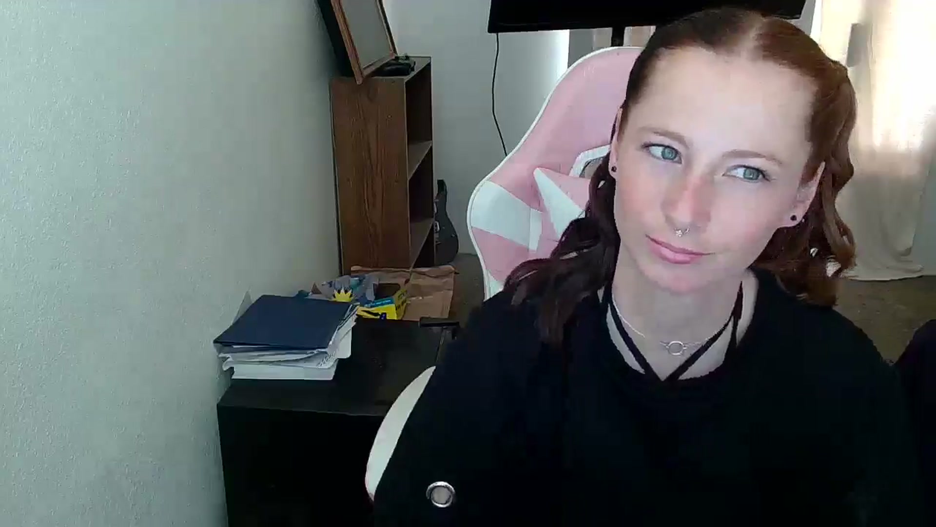 Gallery image thumbnail from Little_Lunar's myfreecams stream on, 05/19/2025, 20:46 image 2 of 20
