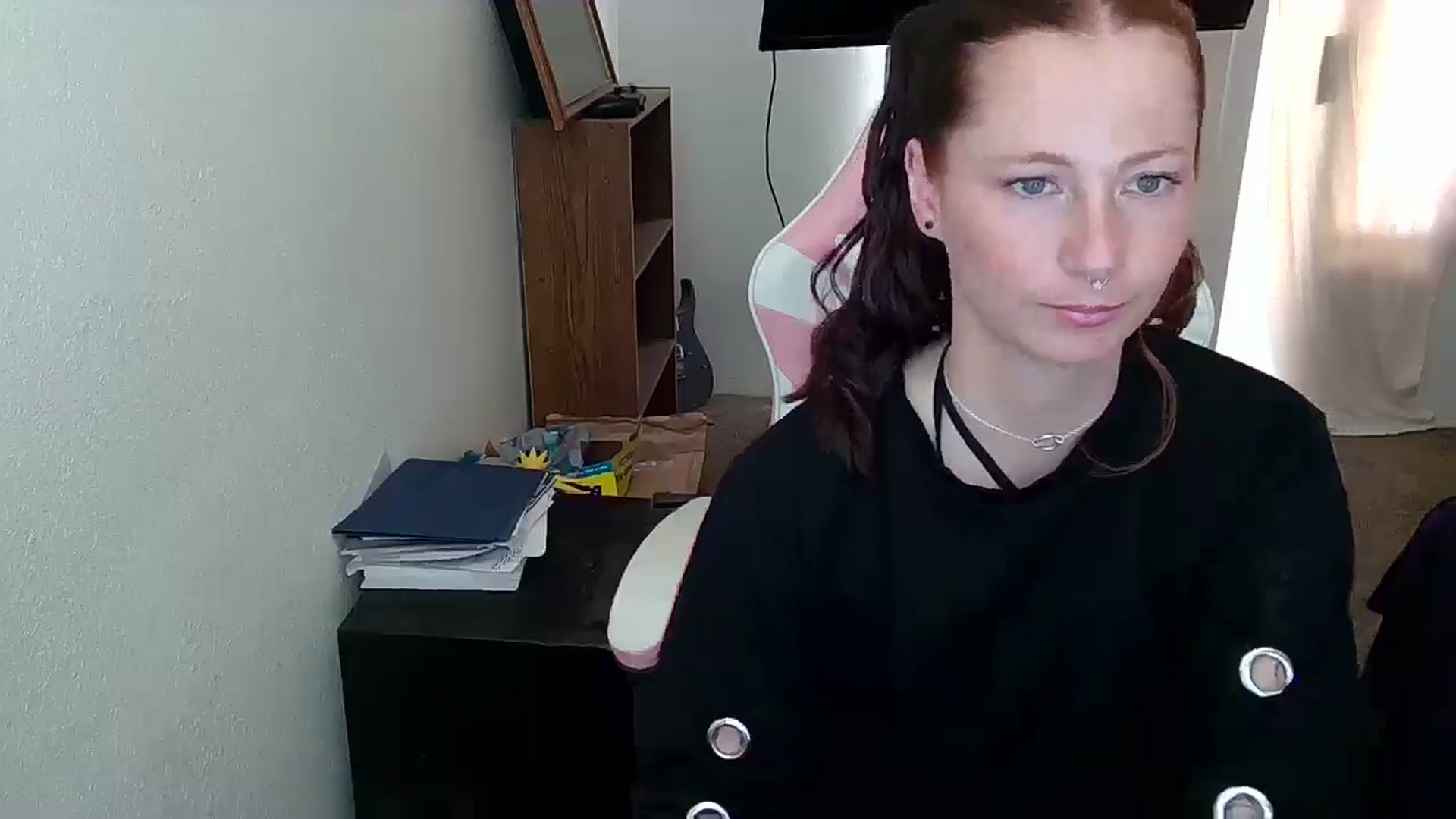 Gallery image thumbnail from Little_Lunar's myfreecams stream on, 05/19/2025, 20:46 image 13 of 20