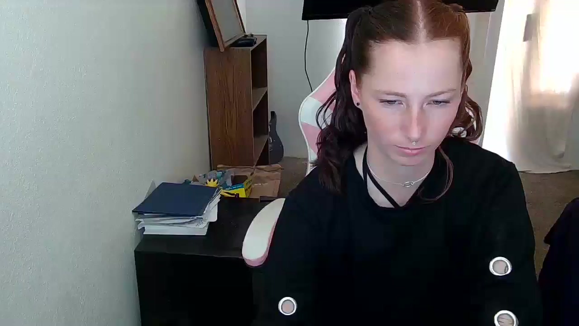 Gallery image thumbnail from Little_Lunar's myfreecams stream on, 05/19/2025, 20:46 image 16 of 20
