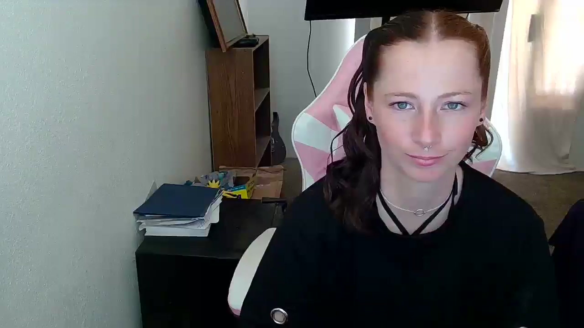 Gallery image thumbnail from Little_Lunar's myfreecams stream on, 05/19/2025, 20:46 image 3 of 20