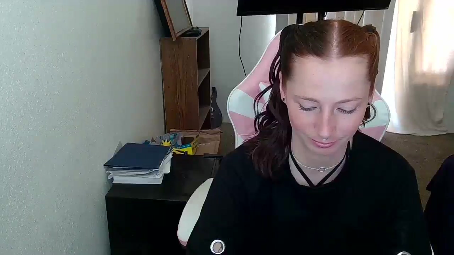 Gallery image thumbnail from Little_Lunar's myfreecams stream on, 05/19/2025, 20:46 image 5 of 20