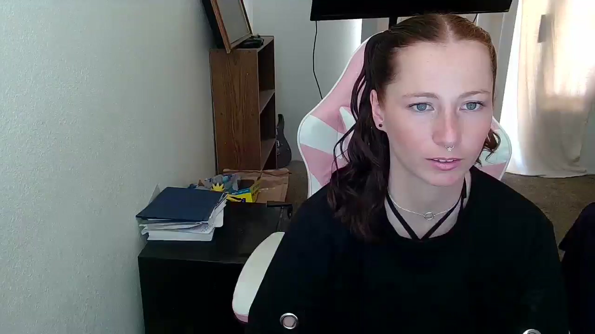 Gallery image thumbnail from Little_Lunar's myfreecams stream on, 05/19/2025, 20:46 image 4 of 20