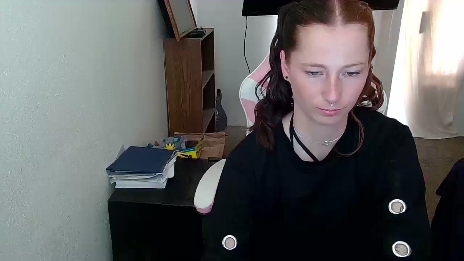 Gallery image thumbnail from Little_Lunar's myfreecams stream on, 05/19/2025, 20:46 image 15 of 20