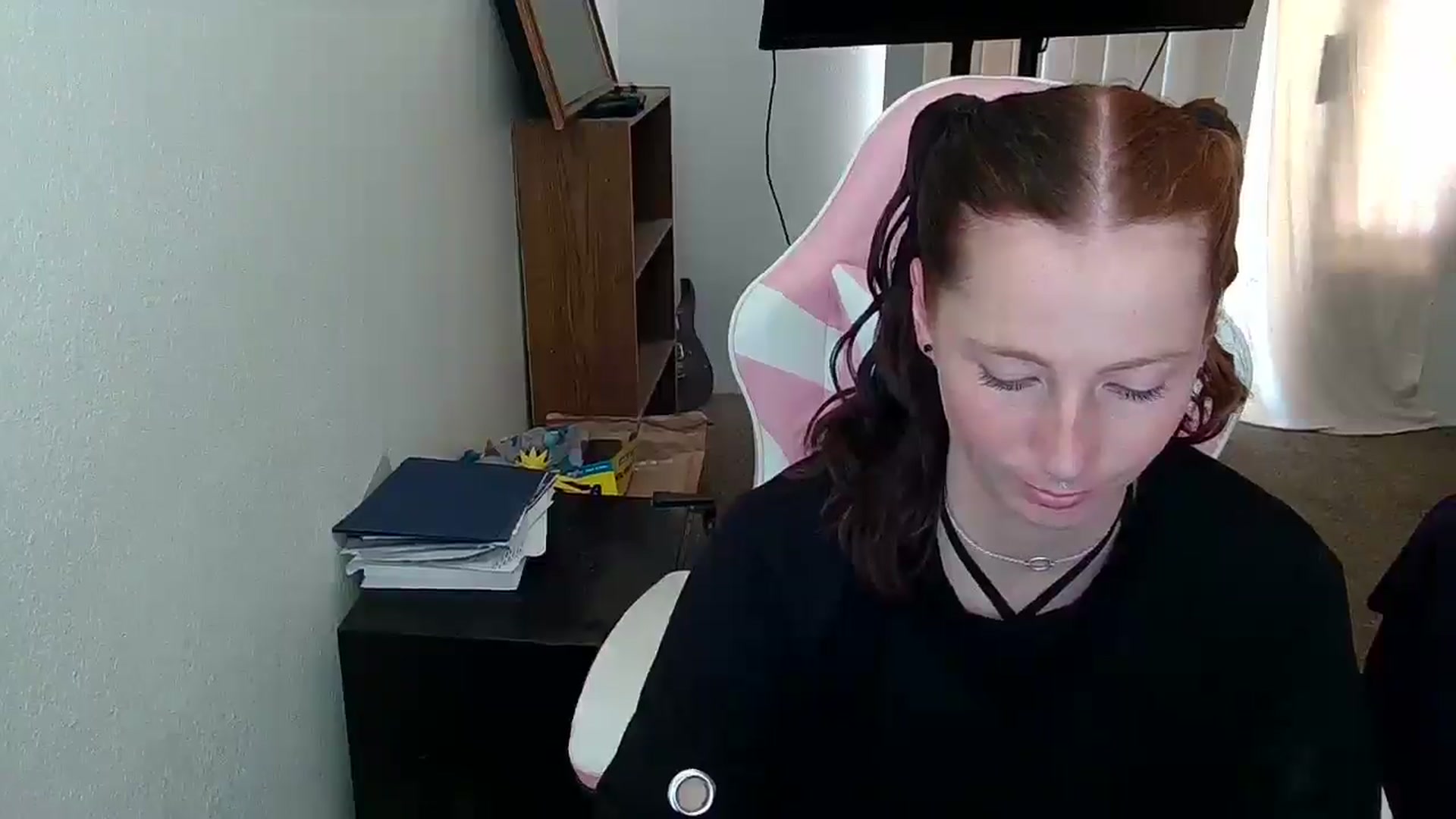 Gallery image thumbnail from Little_Lunar's myfreecams stream on, 05/19/2025, 20:46 image 10 of 20