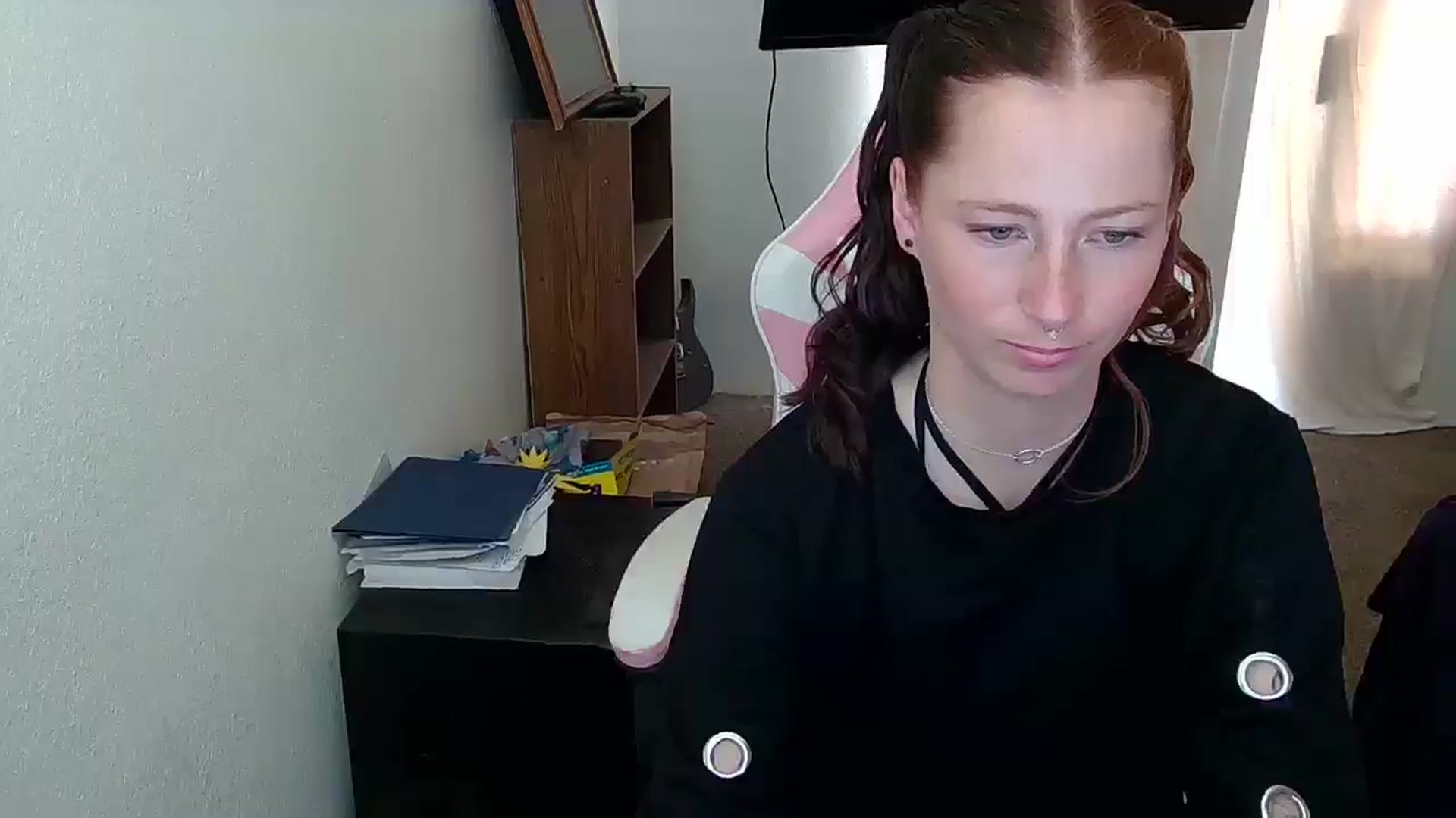 Gallery image thumbnail from Little_Lunar's myfreecams stream on, 05/19/2025, 20:46 image 14 of 20