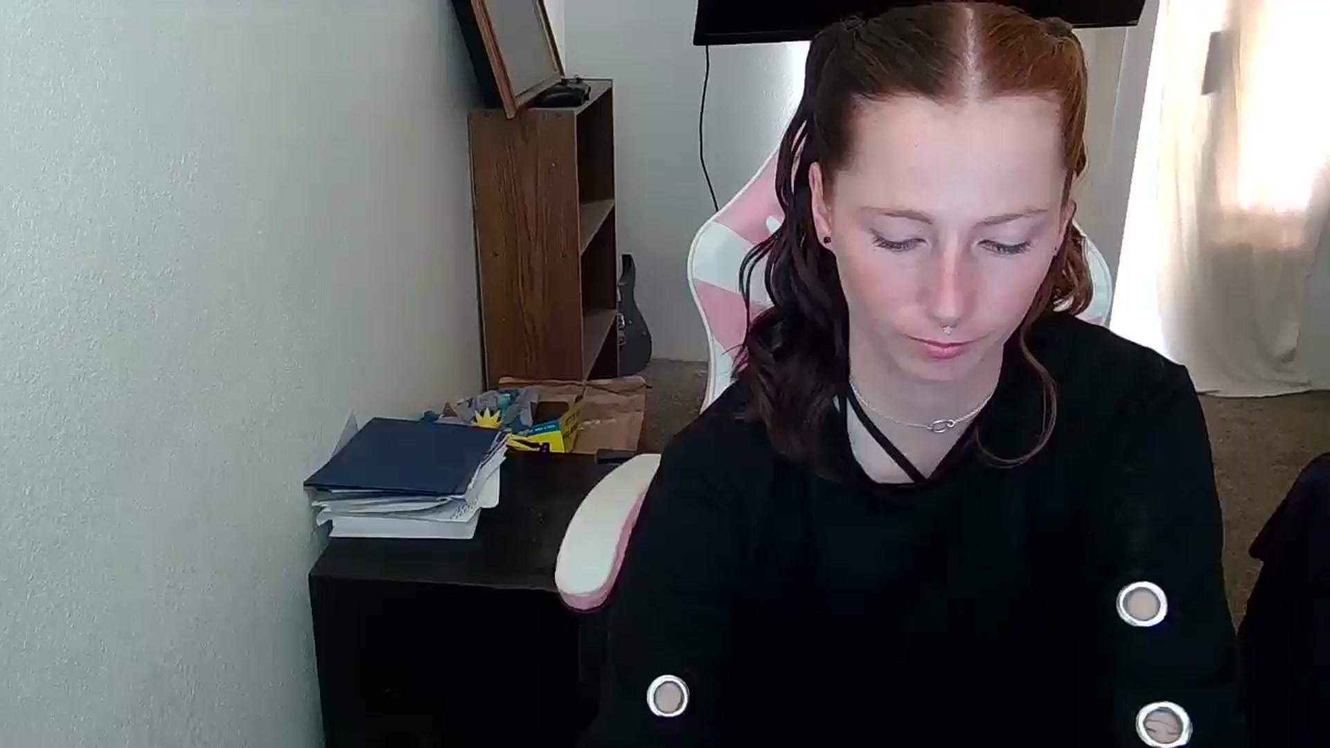 Gallery image thumbnail from Little_Lunar's myfreecams stream on, 05/19/2025, 20:46 image 19 of 20