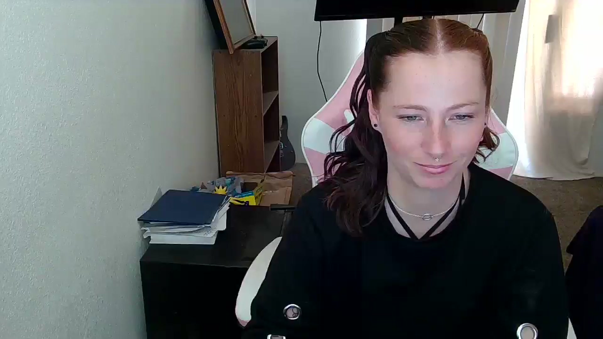 Gallery image thumbnail from Little_Lunar's myfreecams stream on, 05/19/2025, 20:46 image 6 of 20