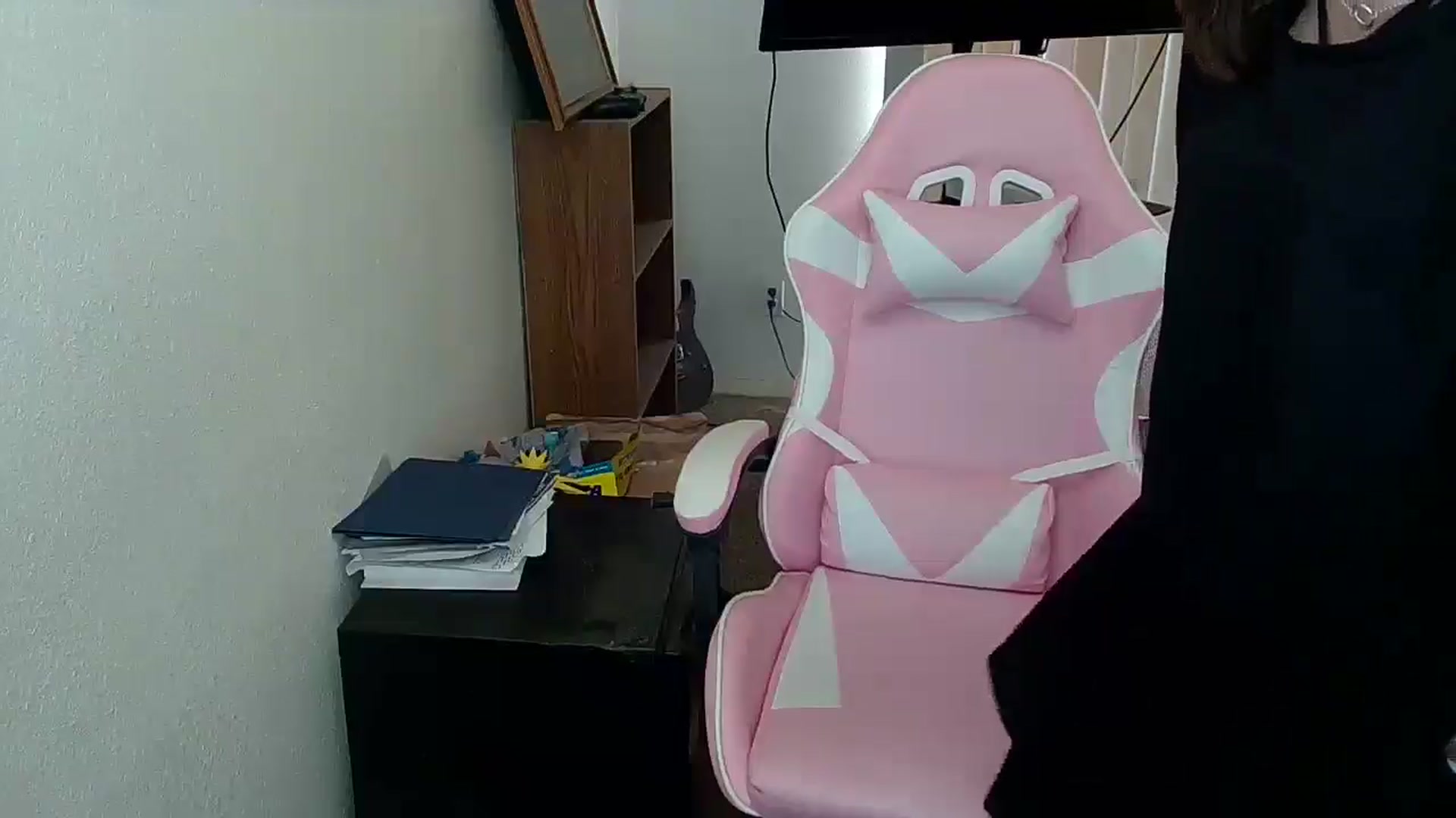 Gallery image thumbnail from Little_Lunar's myfreecams stream on, 05/19/2025, 20:46 image 11 of 20