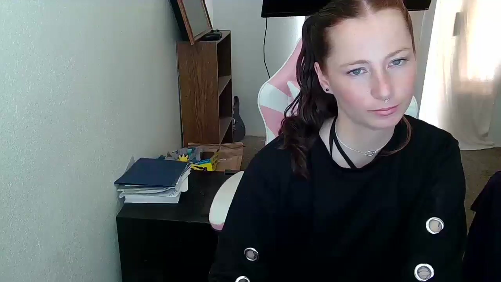Gallery image thumbnail from Little_Lunar's myfreecams stream on, 05/19/2025, 20:46 image 12 of 20