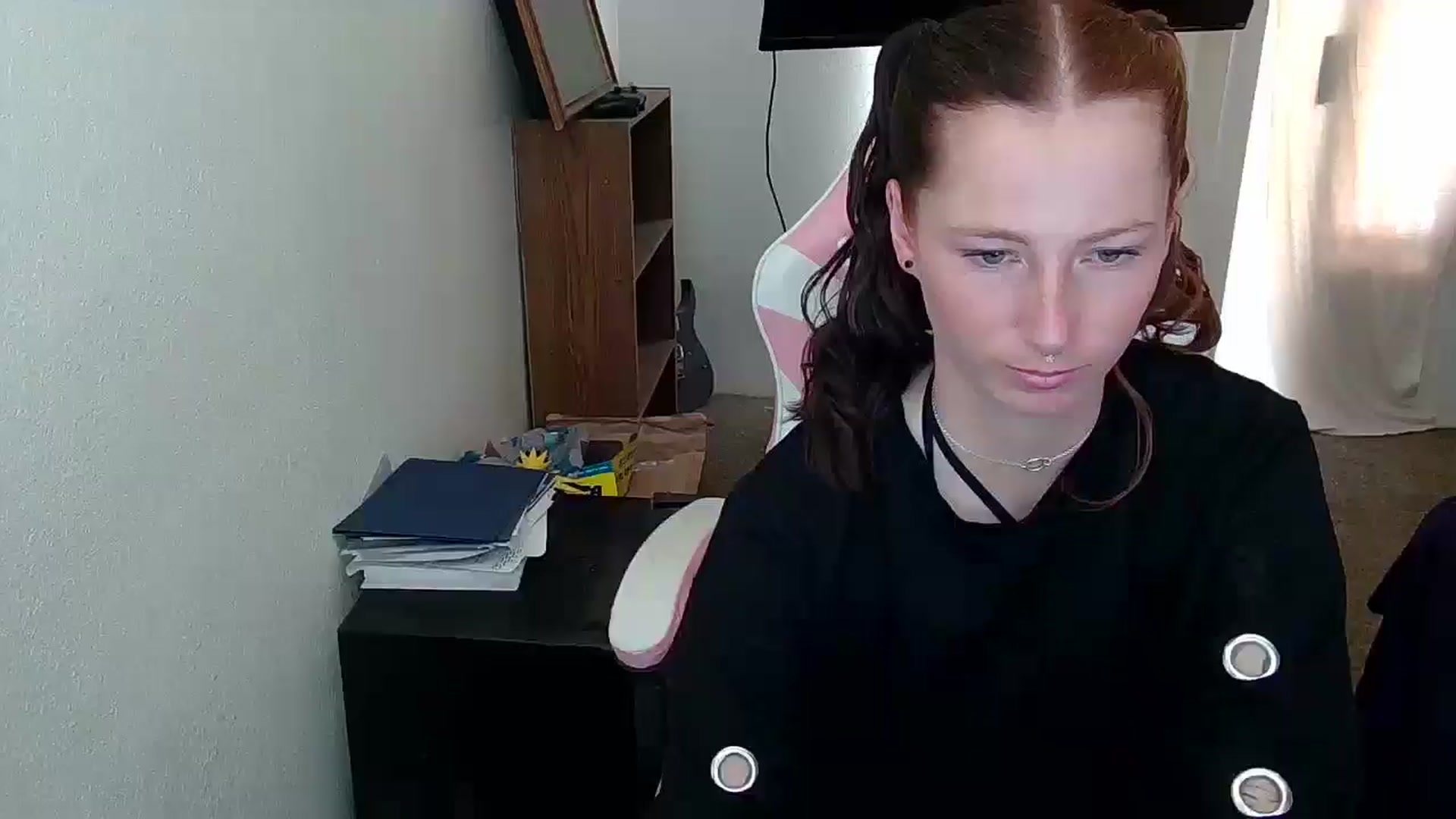 Gallery image thumbnail from Little_Lunar's myfreecams stream on, 05/19/2025, 20:46 image 17 of 20