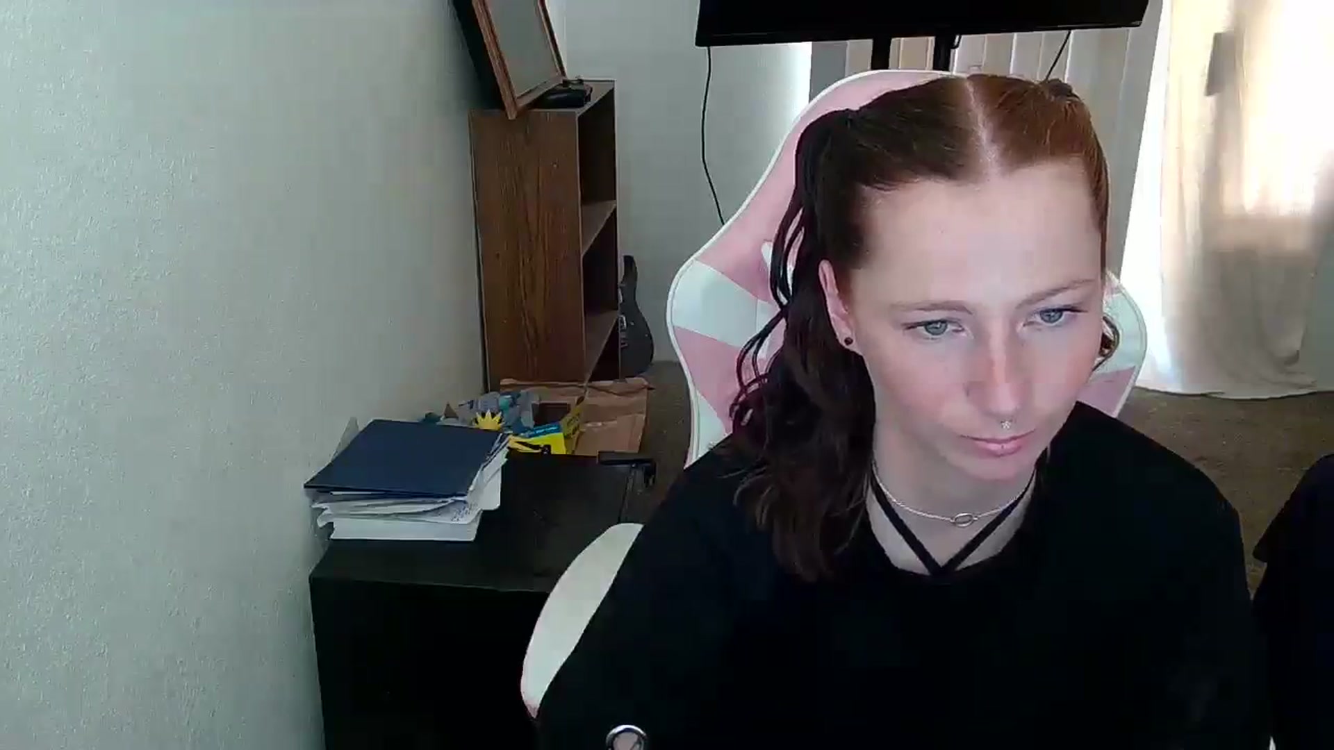 Gallery image thumbnail from Little_Lunar's myfreecams stream on, 05/19/2025, 20:46 image 7 of 20