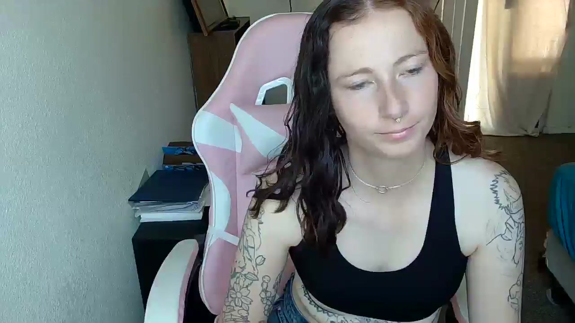 Gallery image thumbnail from Little_Lunar's myfreecams stream on, 05/21/2025, 18:20 image 6 of 20