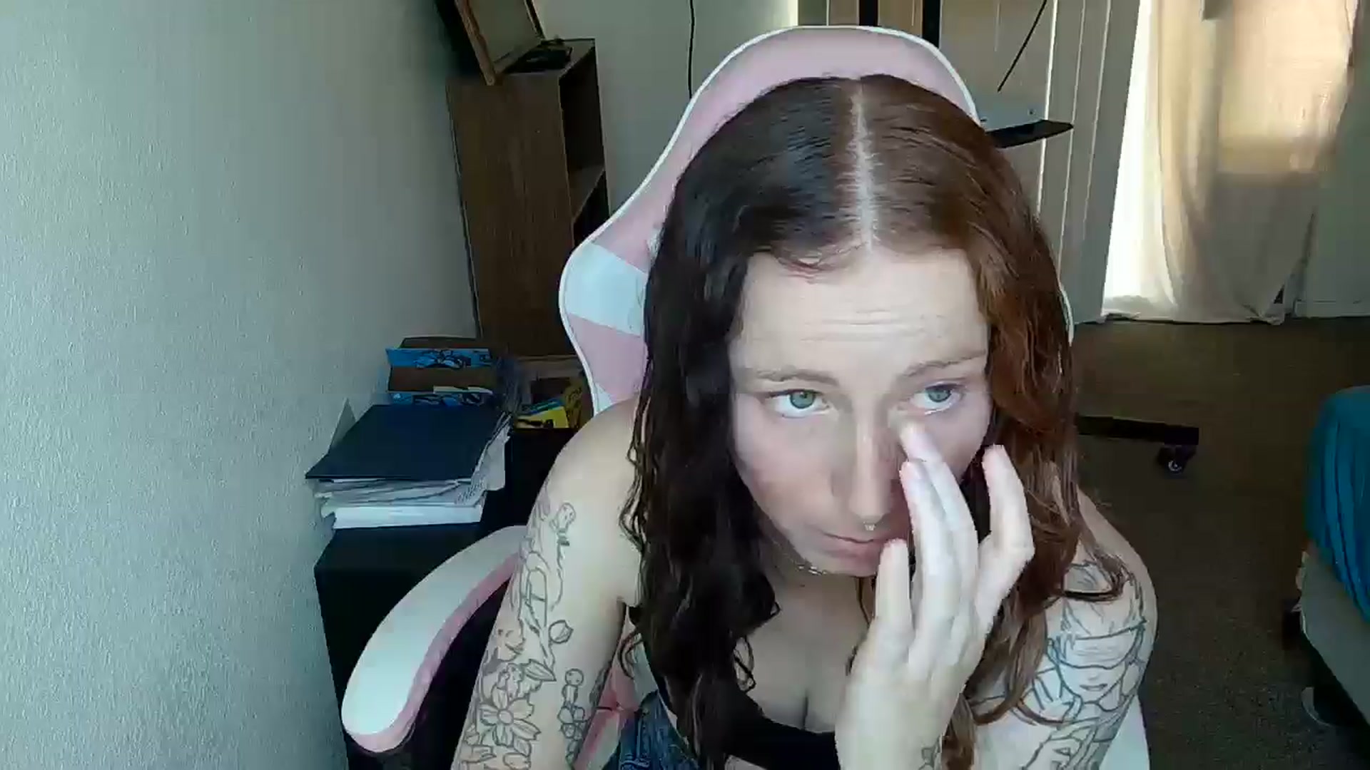 Gallery image thumbnail from Little_Lunar's myfreecams stream on, 05/21/2025, 18:20 image 15 of 20