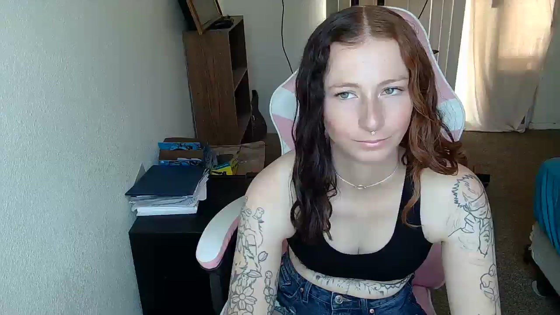 Gallery image thumbnail from Little_Lunar's myfreecams stream on, 05/21/2025, 18:53 image 14 of 20