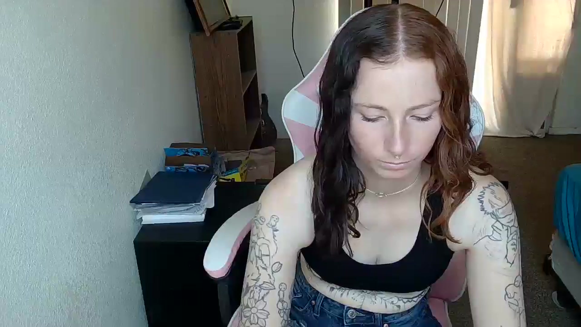 Gallery image thumbnail from Little_Lunar's myfreecams stream on, 05/21/2025, 18:53 image 5 of 20