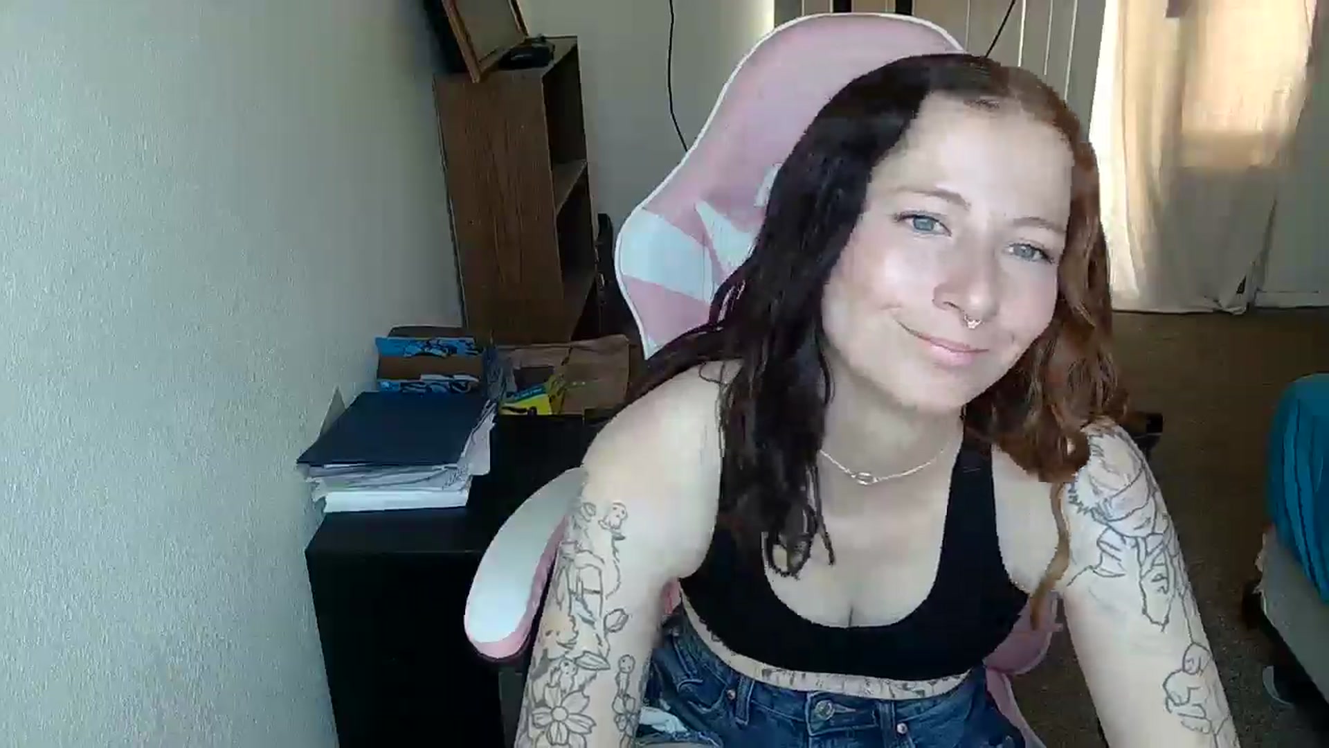 Gallery image thumbnail from Little_Lunar's myfreecams stream on, 05/21/2025, 18:53 image 17 of 20