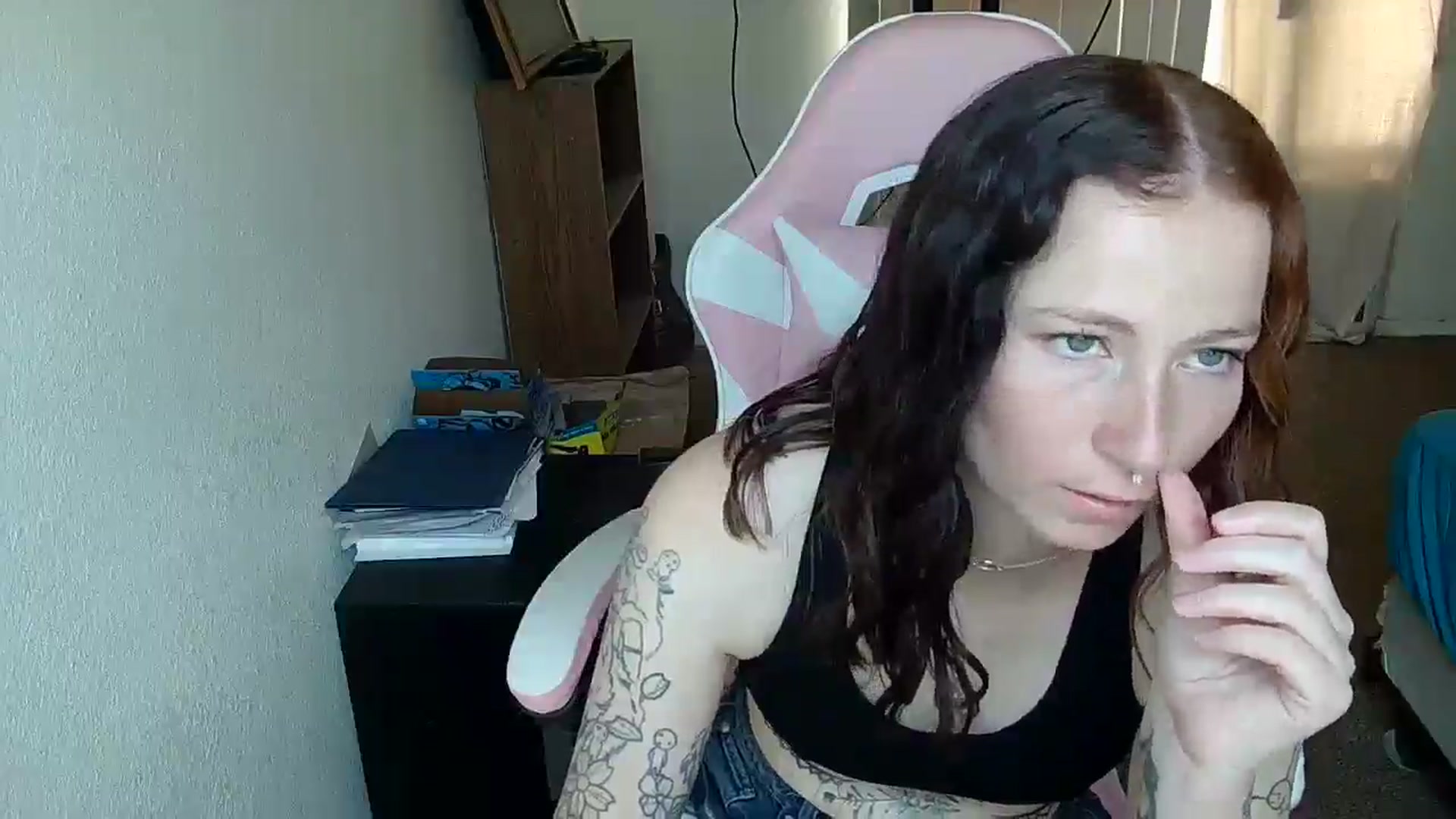 Gallery image thumbnail from Little_Lunar's myfreecams stream on, 05/21/2025, 18:53 image 3 of 20