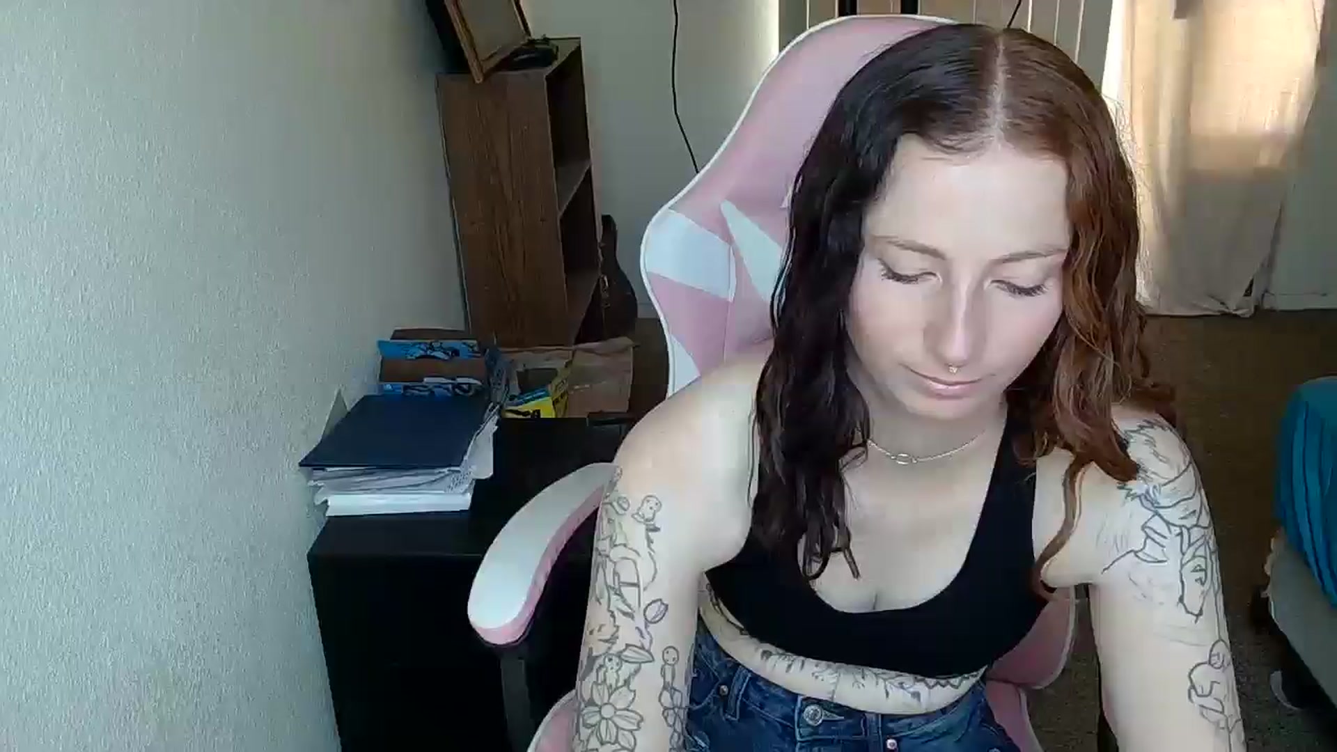 Gallery image thumbnail from Little_Lunar's myfreecams stream on, 05/21/2025, 18:53 image 11 of 20