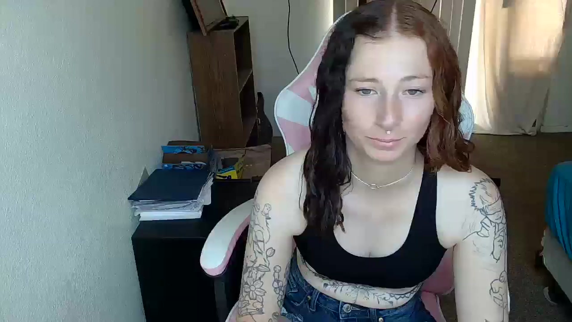 Gallery image thumbnail from Little_Lunar's myfreecams stream on, 05/21/2025, 18:53 image 9 of 20