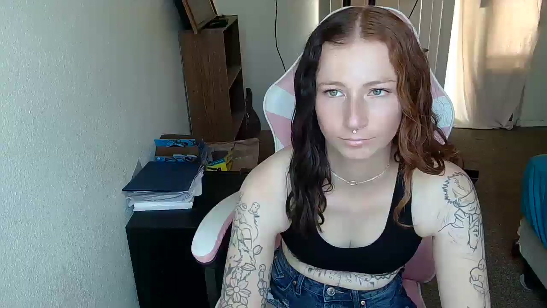 Gallery image thumbnail from Little_Lunar's myfreecams stream on, 05/21/2025, 18:53 image 15 of 20