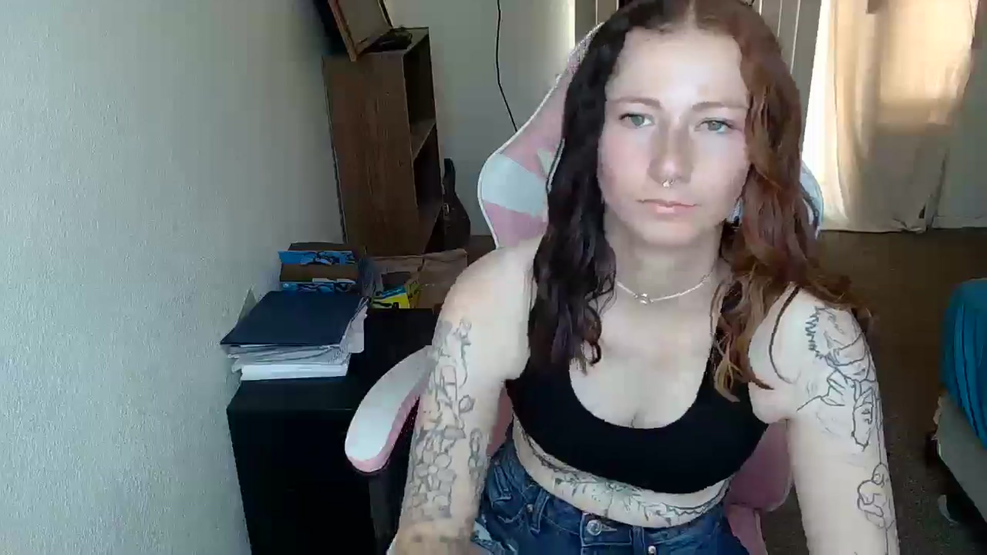 Gallery image thumbnail from Little_Lunar's myfreecams stream on, 05/21/2025, 18:53 image 8 of 20