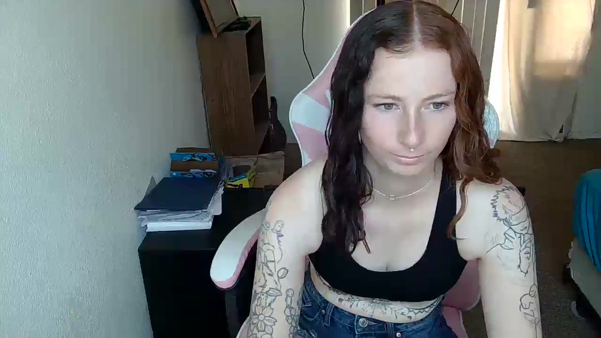 Gallery image thumbnail from Little_Lunar's myfreecams stream on, 05/21/2025, 18:53 image 13 of 20
