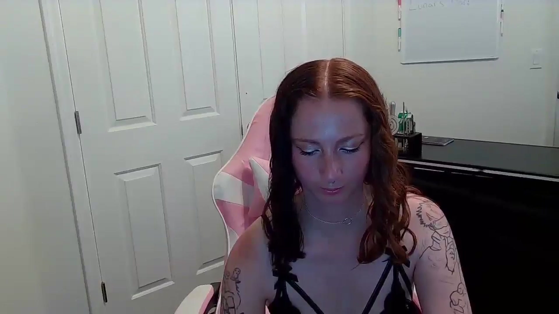 Gallery image thumbnail from Little_Lunar's myfreecams stream on, 05/29/2025, 20:08 image 5 of 20