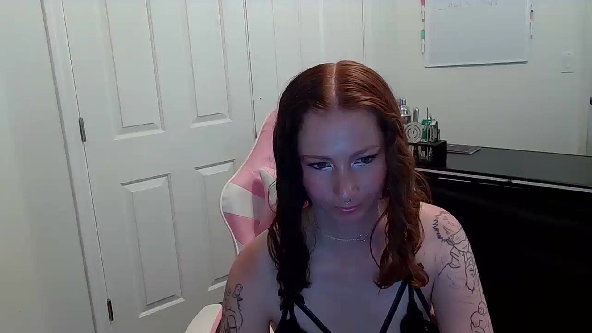 Gallery image thumbnail from Little_Lunar's myfreecams stream on, 05/29/2025, 20:08 image 6 of 20