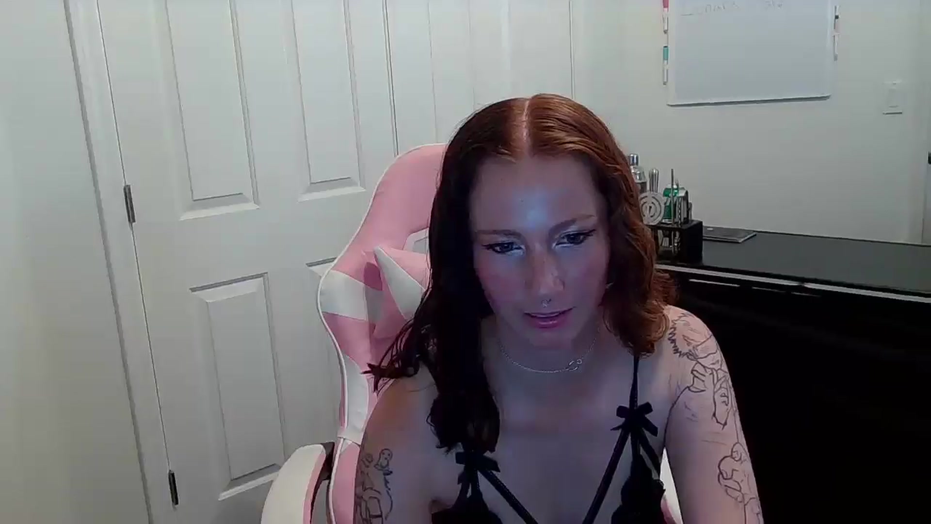 Gallery image thumbnail from Little_Lunar's myfreecams stream on, 05/29/2025, 20:08 image 7 of 20