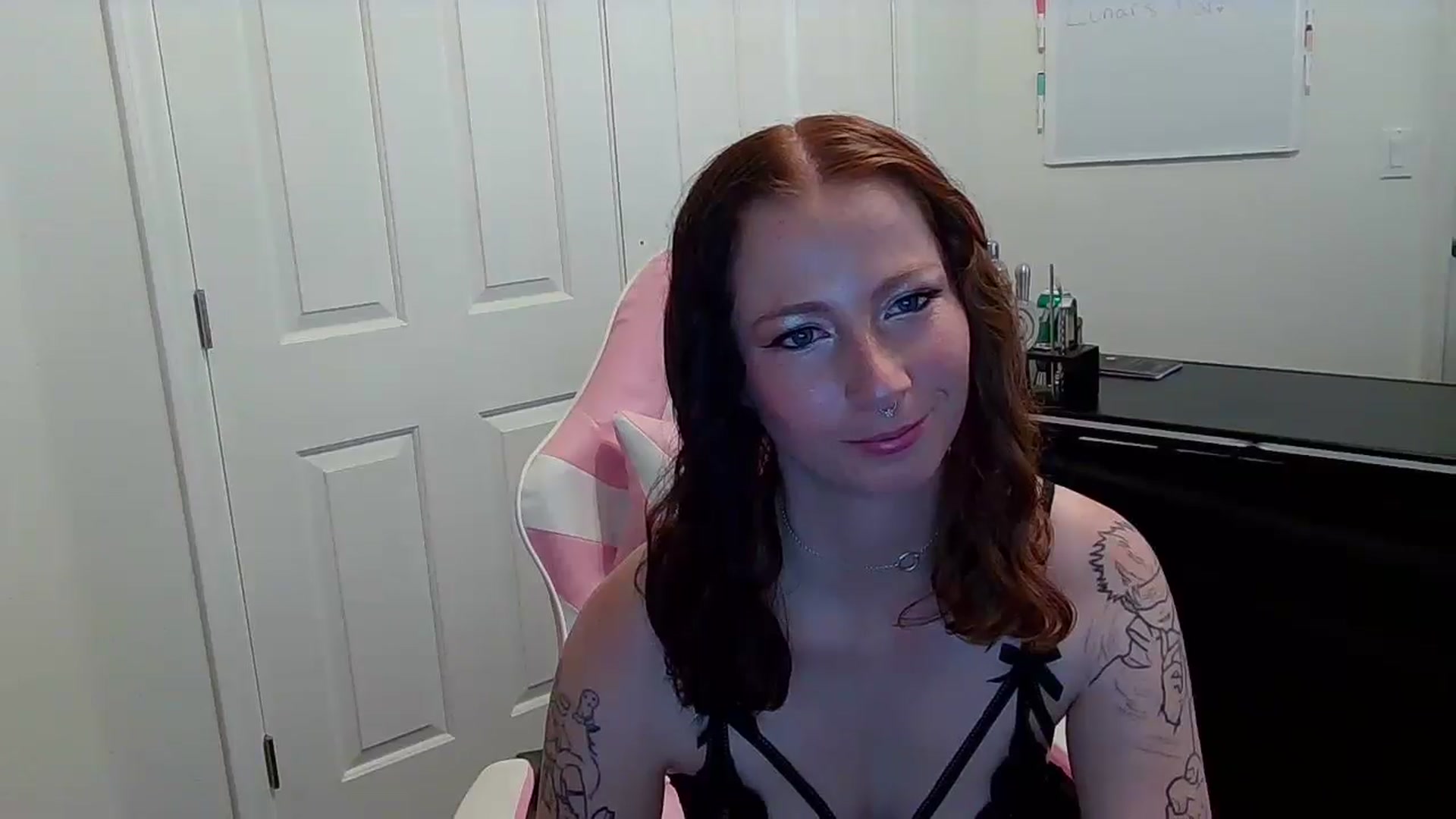 Gallery image thumbnail from Little_Lunar's myfreecams stream on, 05/29/2025, 20:08 image 2 of 20