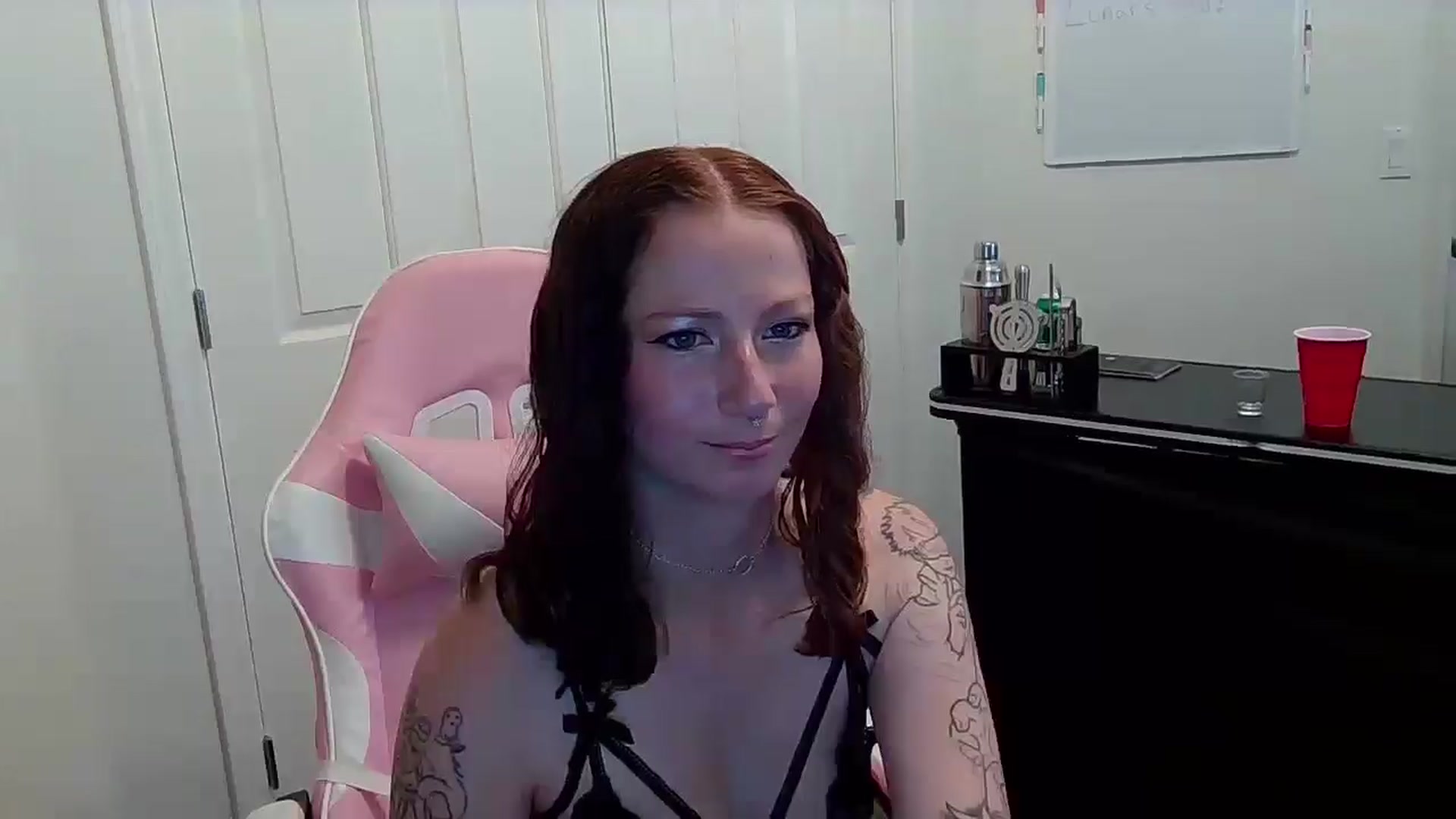 Gallery image thumbnail from Little_Lunar's myfreecams stream on, 05/29/2025, 20:08 image 10 of 20
