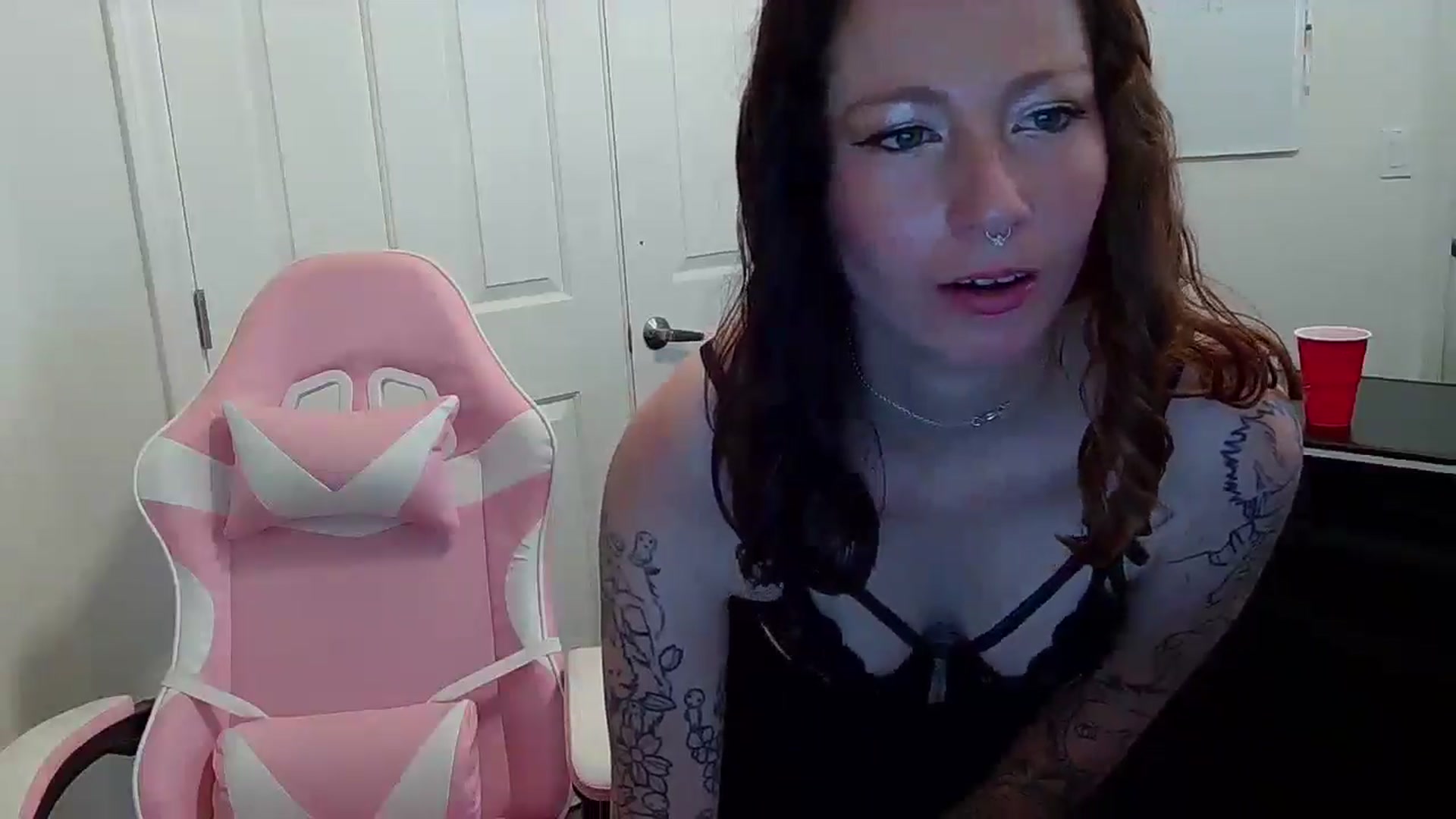 Gallery image thumbnail from Little_Lunar's myfreecams stream on, 05/29/2025, 20:08 image 8 of 20