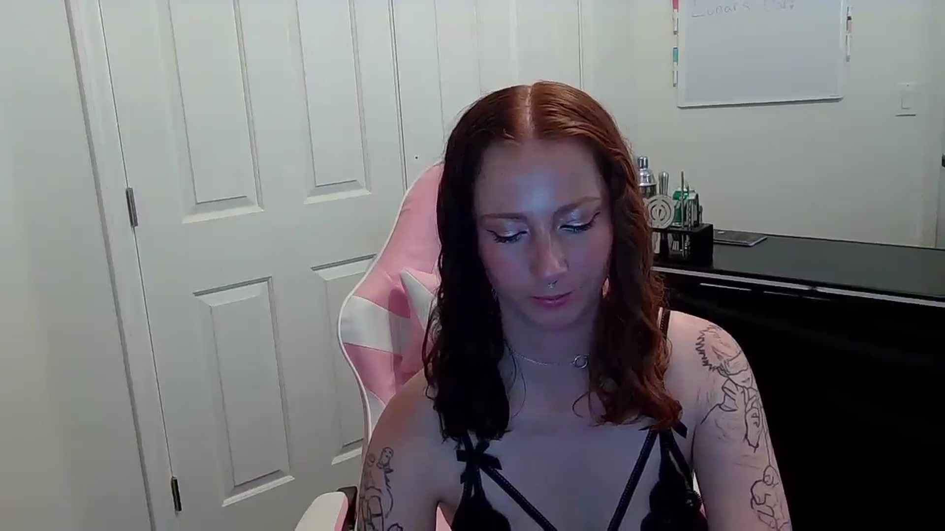 Gallery image thumbnail from Little_Lunar's myfreecams stream on, 05/29/2025, 20:08 image 4 of 20