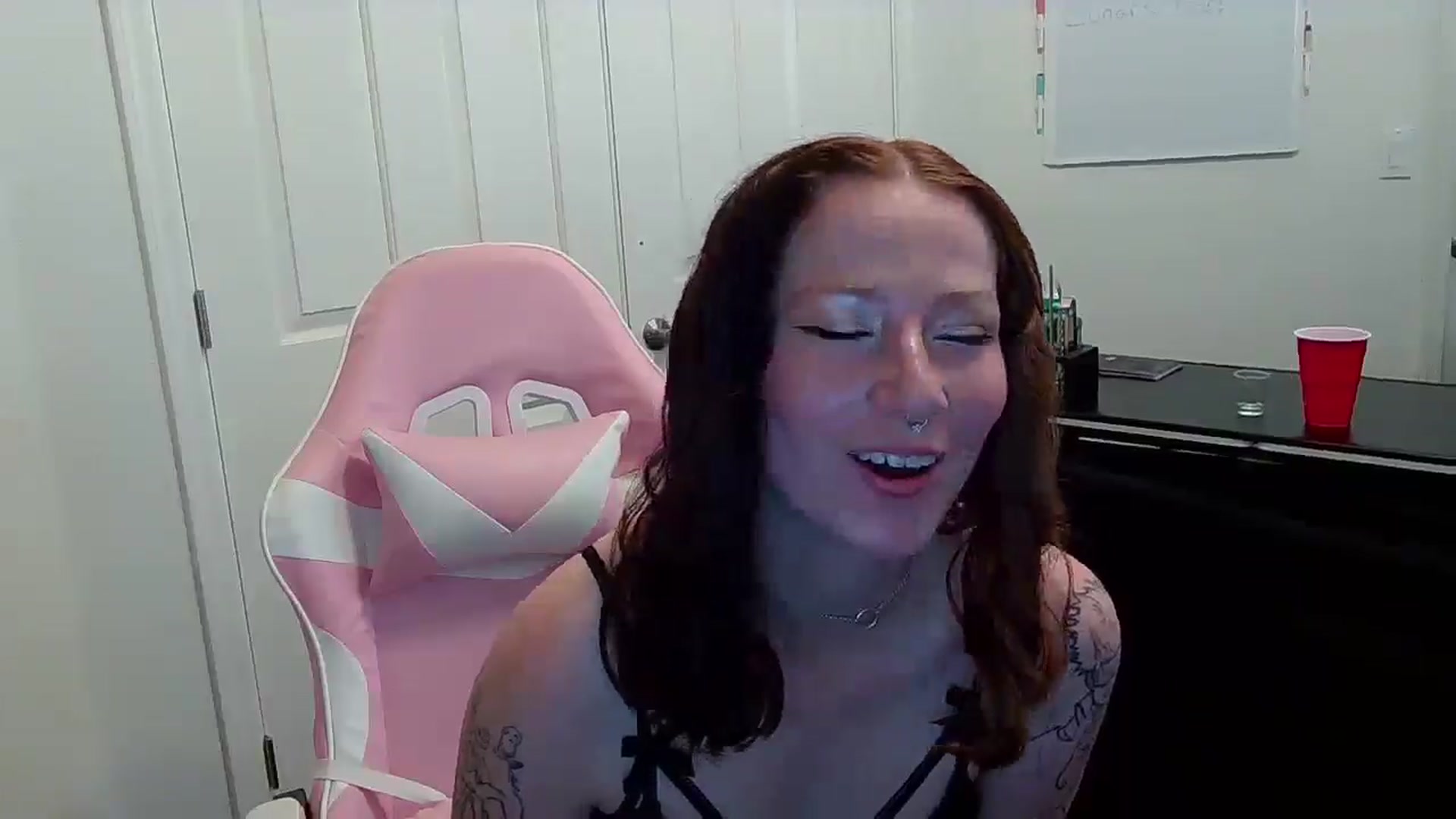 Gallery image thumbnail from Little_Lunar's myfreecams stream on, 05/29/2025, 20:08 image 9 of 20