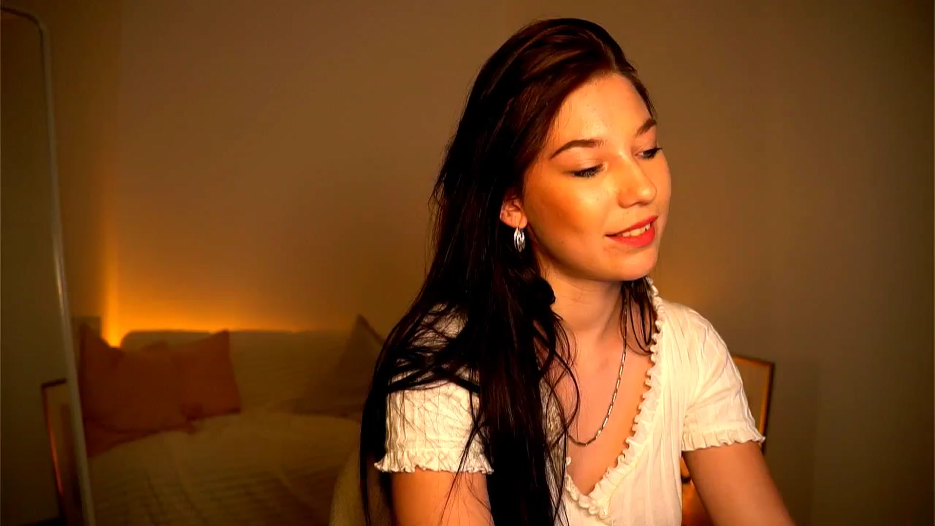 Gallery image thumbnail from Little_Nut's myfreecams stream on, 11/02/2024, 19:32 image 19 of 20