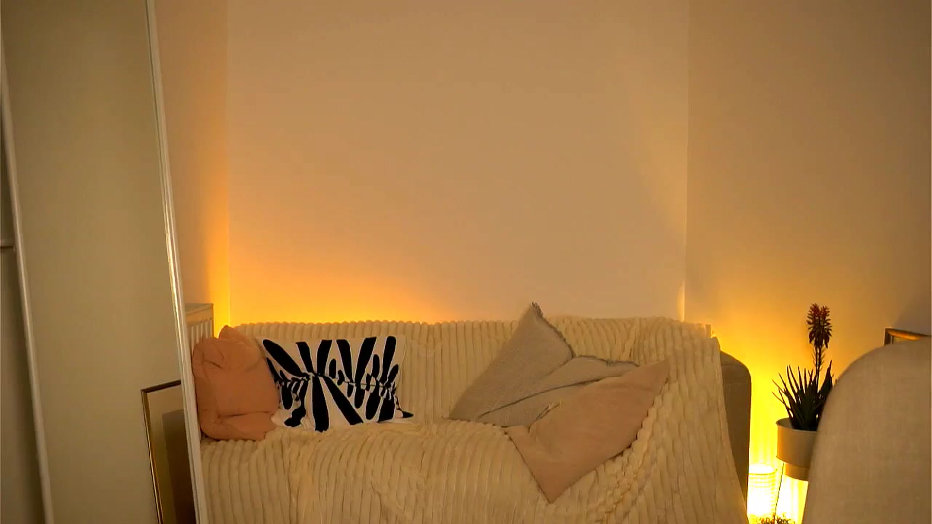 Gallery image thumbnail from Little_Nut's myfreecams stream on, 11/05/2024, 20:47 image 14 of 20