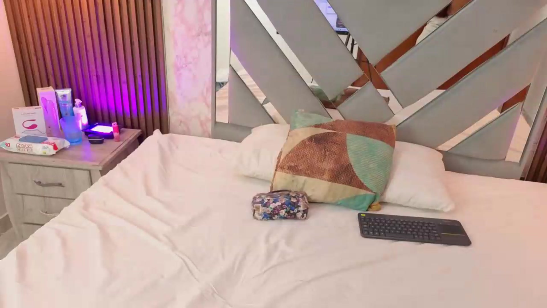 Gallery image thumbnail from Little_Saraa18's myfreecams stream on, 09/27/2026, 15:46 image 7 of 20