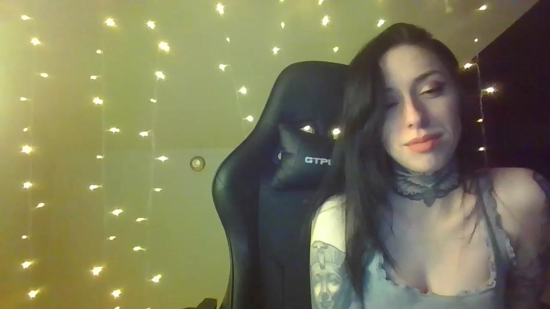 Gallery image thumbnail from Little_babe's myfreecams stream on, 02/12/2023, 04:12 image 7 of 20