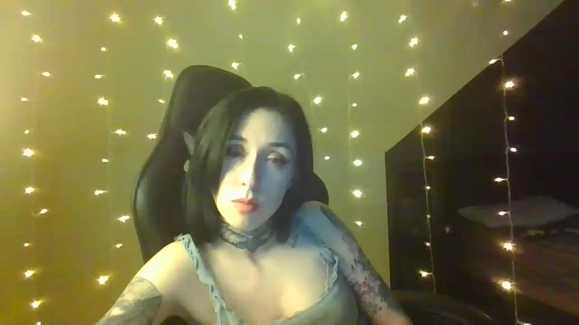 Gallery image thumbnail from Little_babe's myfreecams stream on, 02/12/2023, 04:12 image 18 of 20
