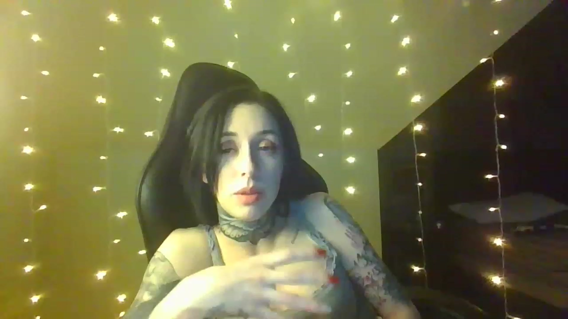 Gallery image thumbnail from Little_babe's myfreecams stream on, 02/12/2023, 04:12 image 17 of 20