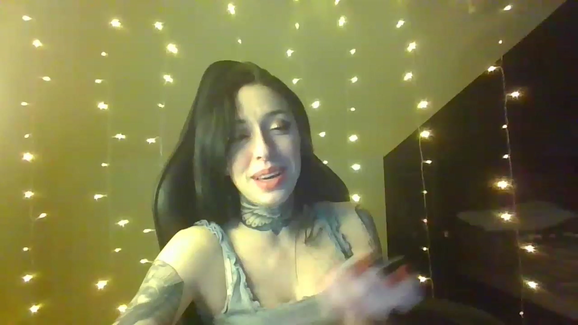 Gallery image thumbnail from Little_babe's myfreecams stream on, 02/12/2023, 04:12 image 2 of 20