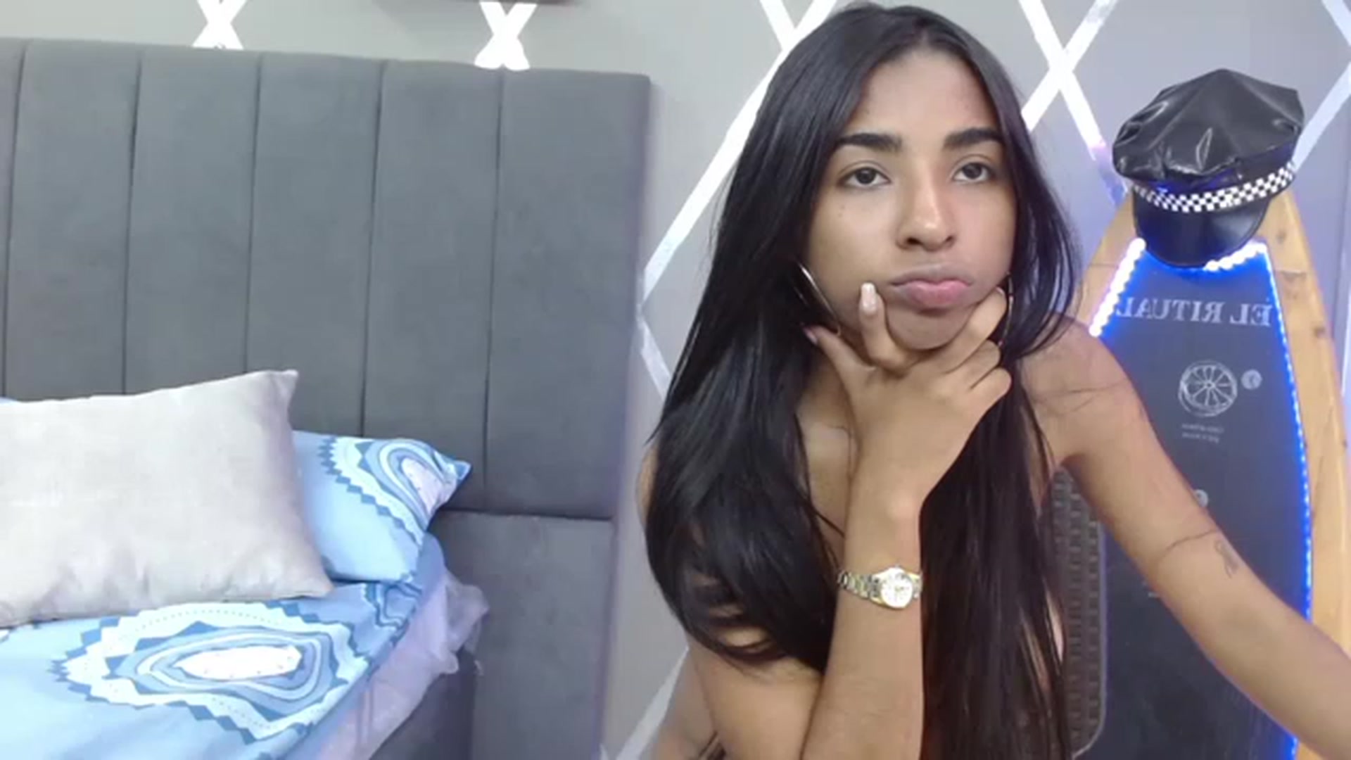 Gallery image thumbnail from Little_girll_'s myfreecams stream on, 03/16/2023, 16:55 image 14 of 20