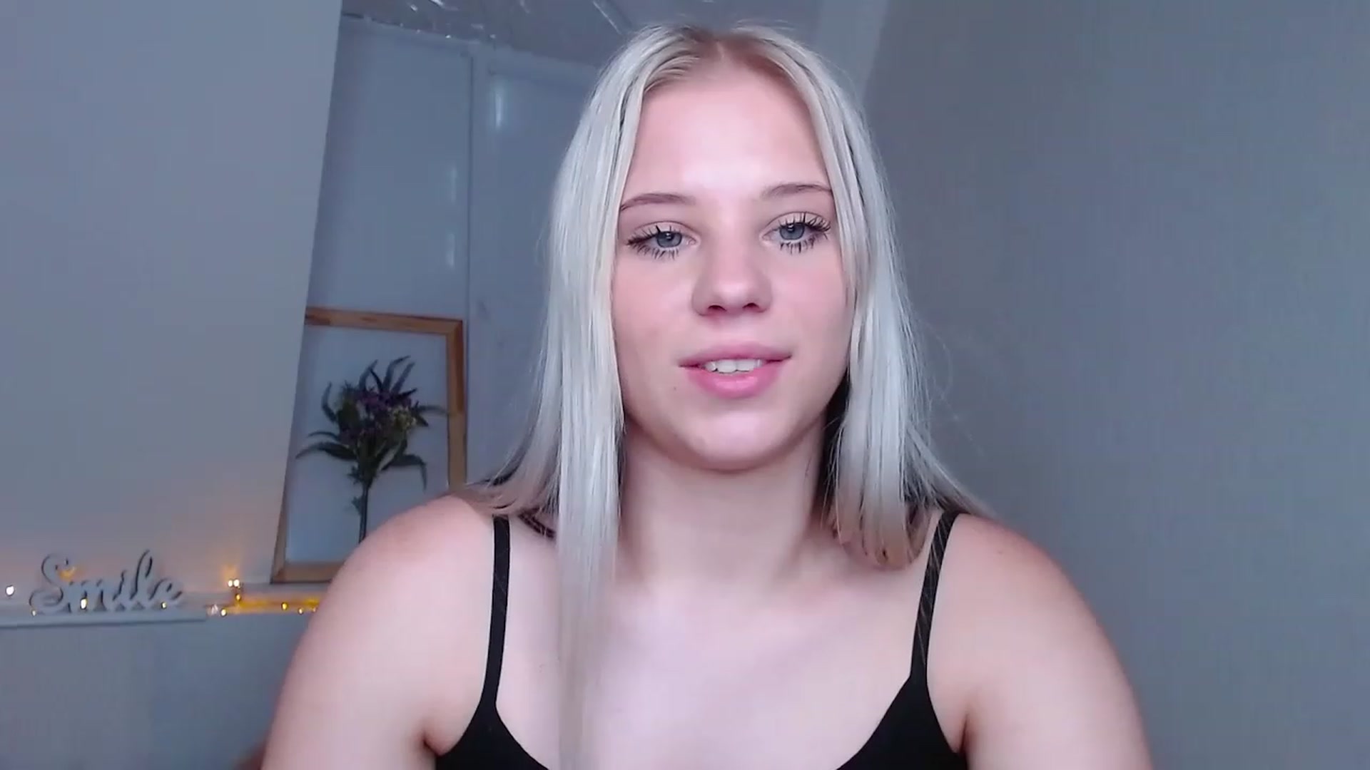 Gallery image thumbnail from Little_k1ttyy's myfreecams stream on, 06/03/2023, 11:52 image 16 of 20