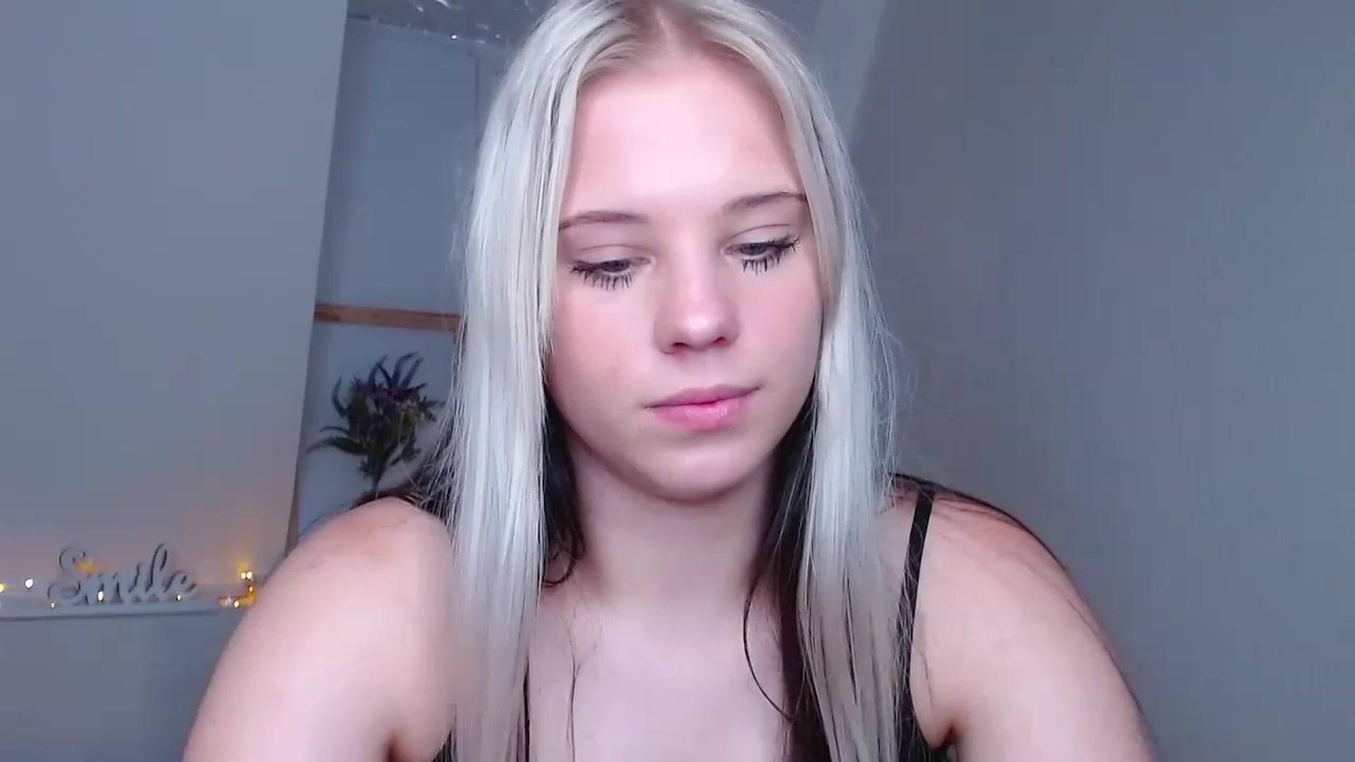 Gallery image thumbnail from Little_k1ttyy's myfreecams stream on, 06/03/2023, 11:52 image 11 of 20