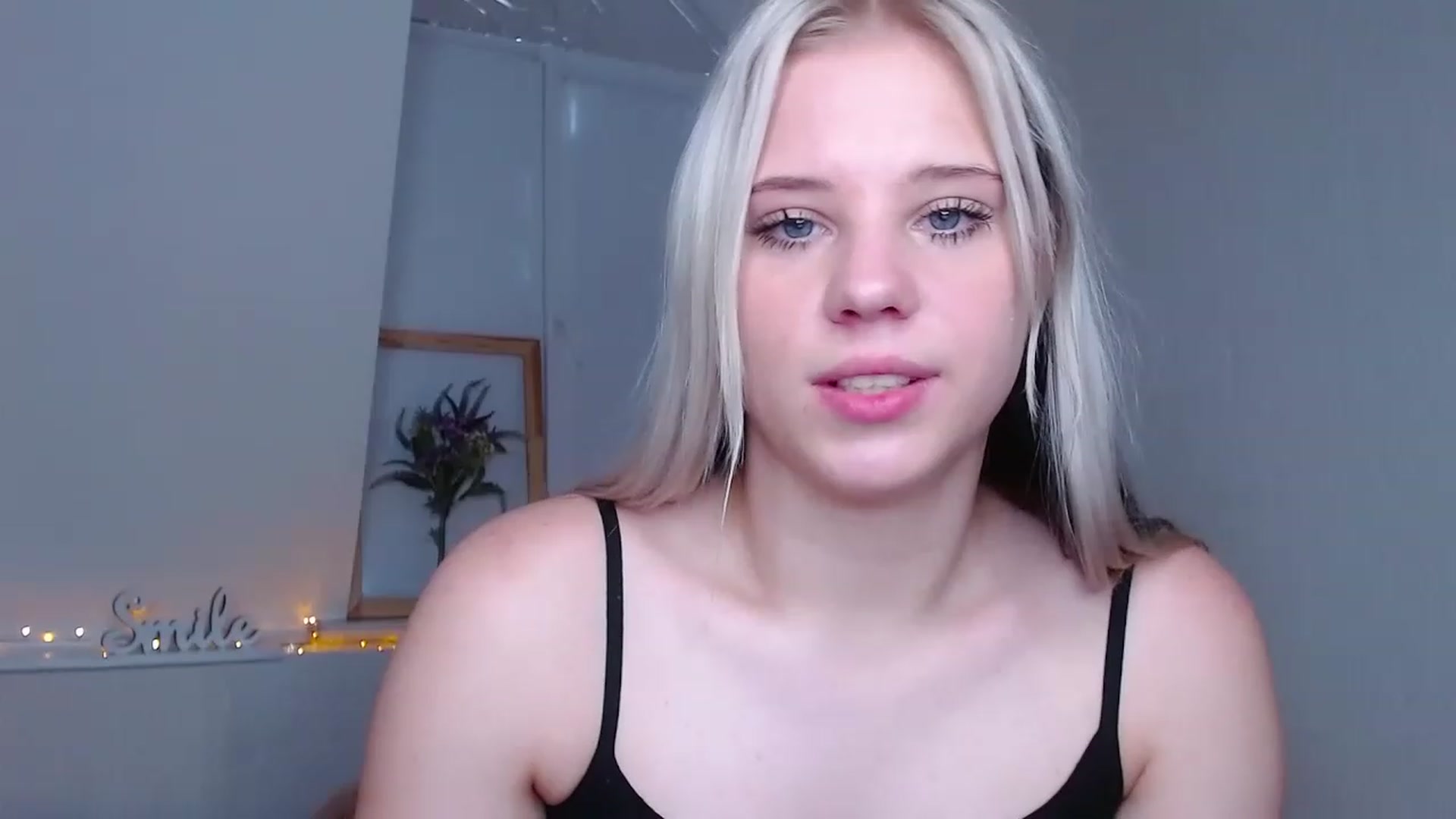 Gallery image thumbnail from Little_k1ttyy's myfreecams stream on, 06/03/2023, 11:52 image 2 of 20